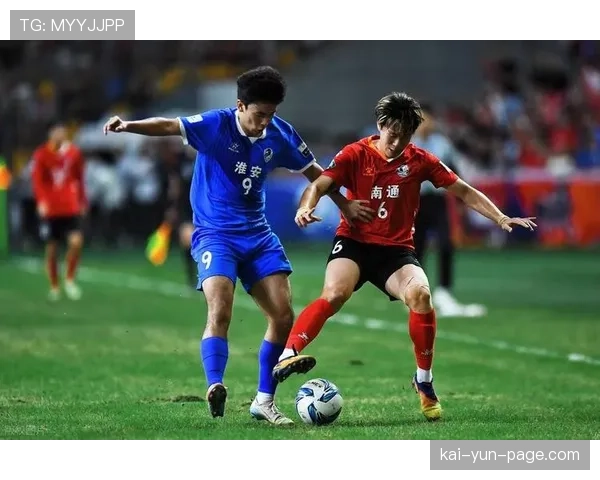 南通队单后腰尹韩龙伤退成转折点，程薛坤替补改变中路防守体系